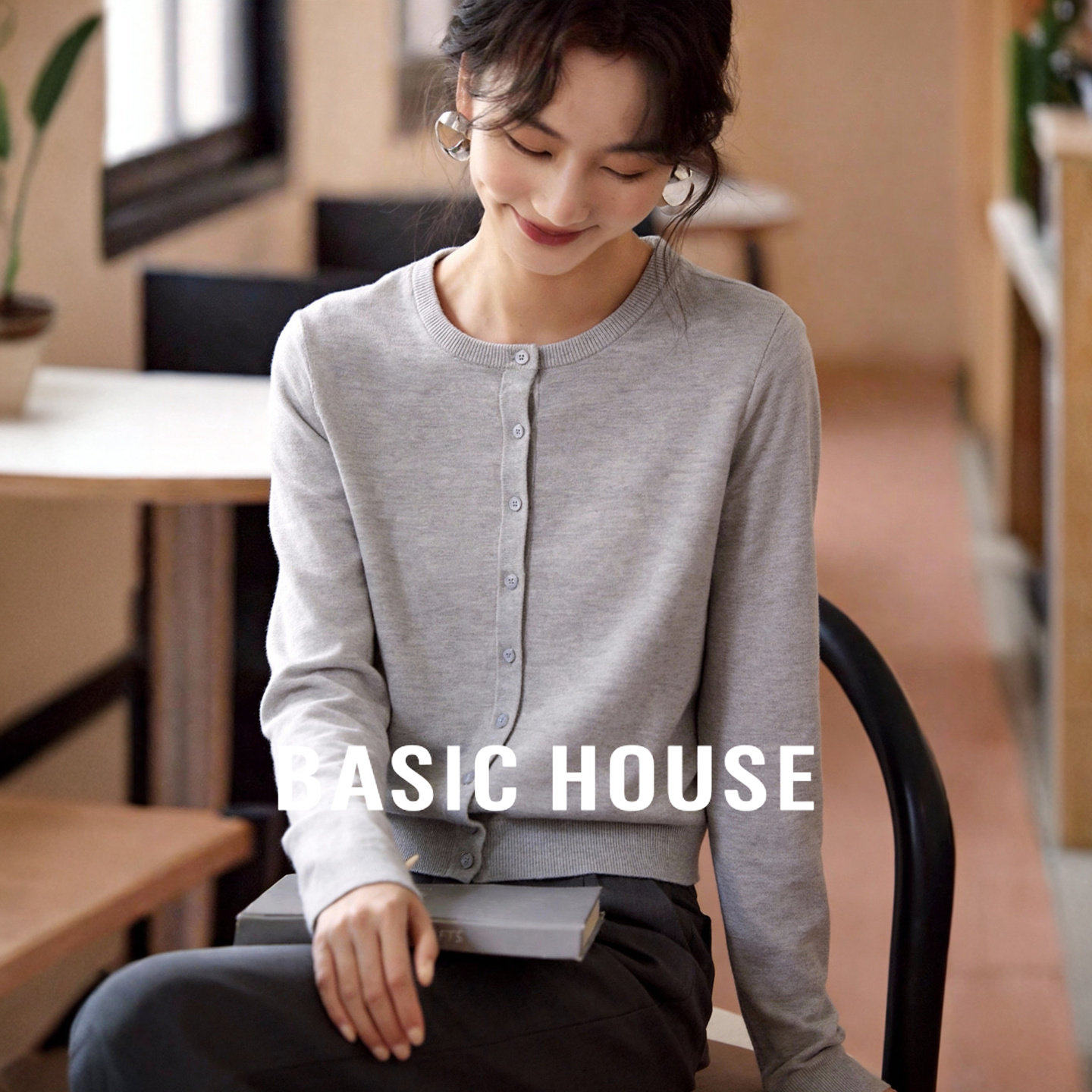 百家好圆领短款针织开衫春季新款单排扣宽松显瘦温柔风外搭上衣女