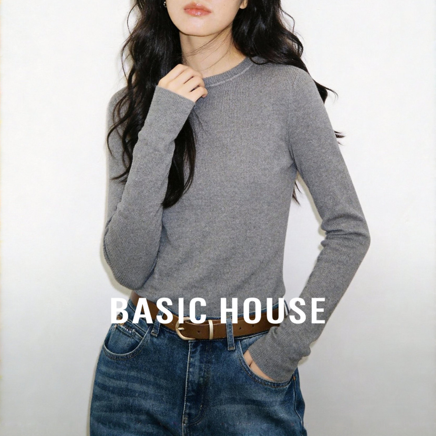 Basic House/百家好灰色圆领针织衫春款气质正肩修身内搭打底衫女
