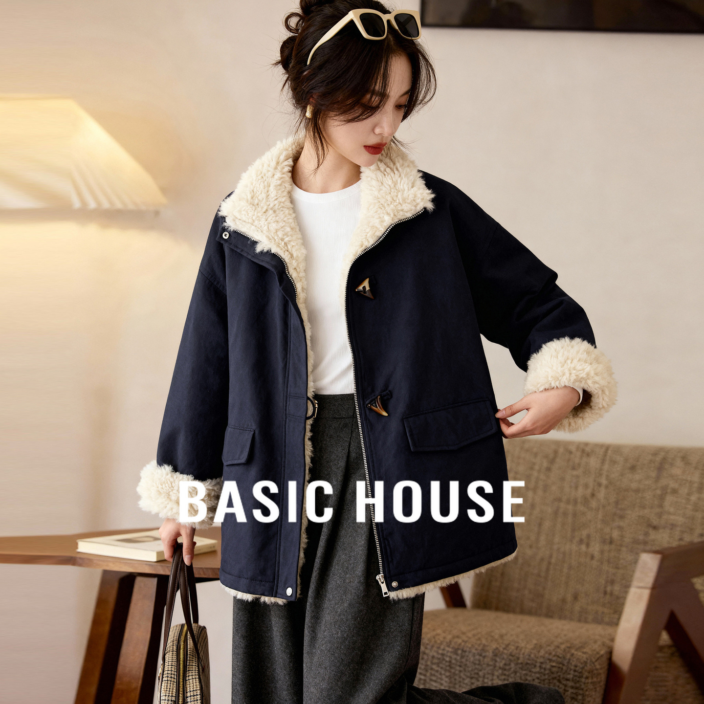 Basic House/百家好立领单排扣中长款外套女冬翻袖羊羔毛保暖上衣