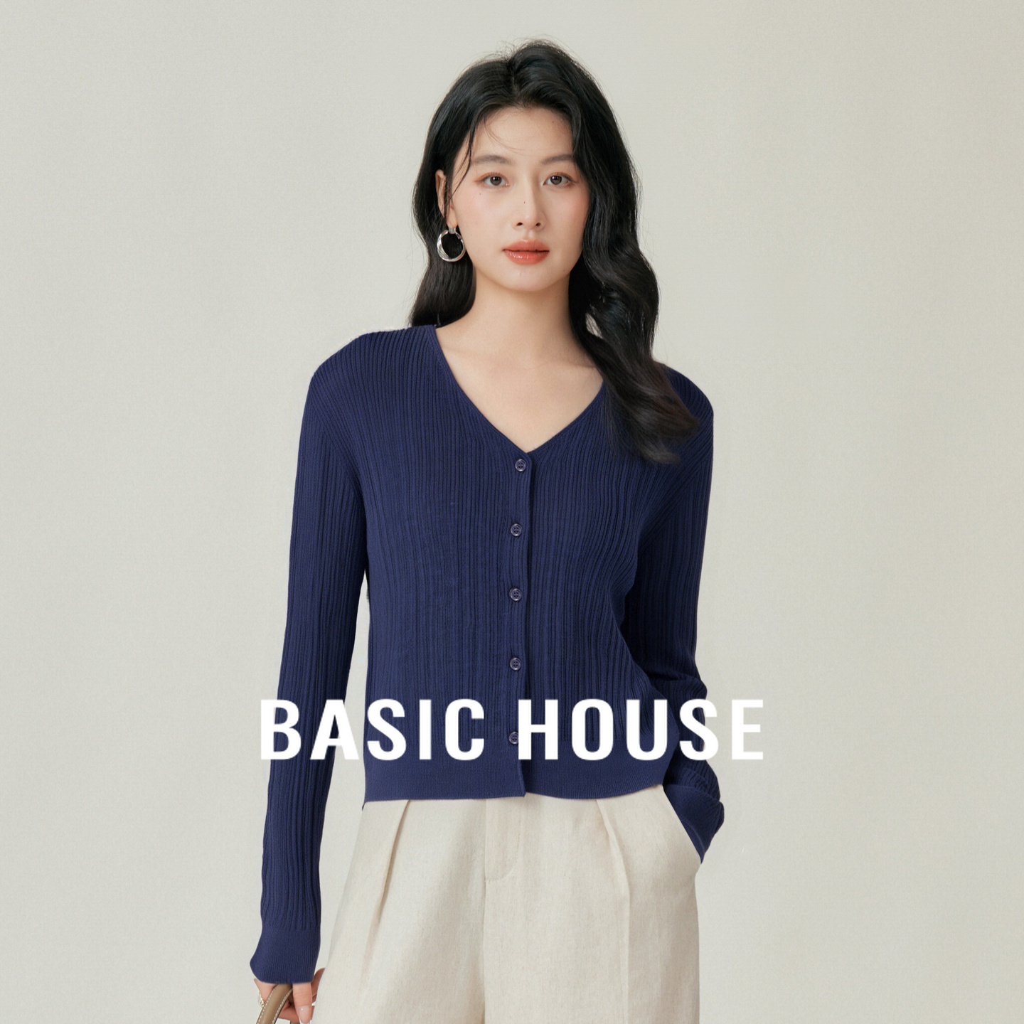 Basic House/百家好简约V领上衣秋季新款优雅长袖单排扣针织开衫