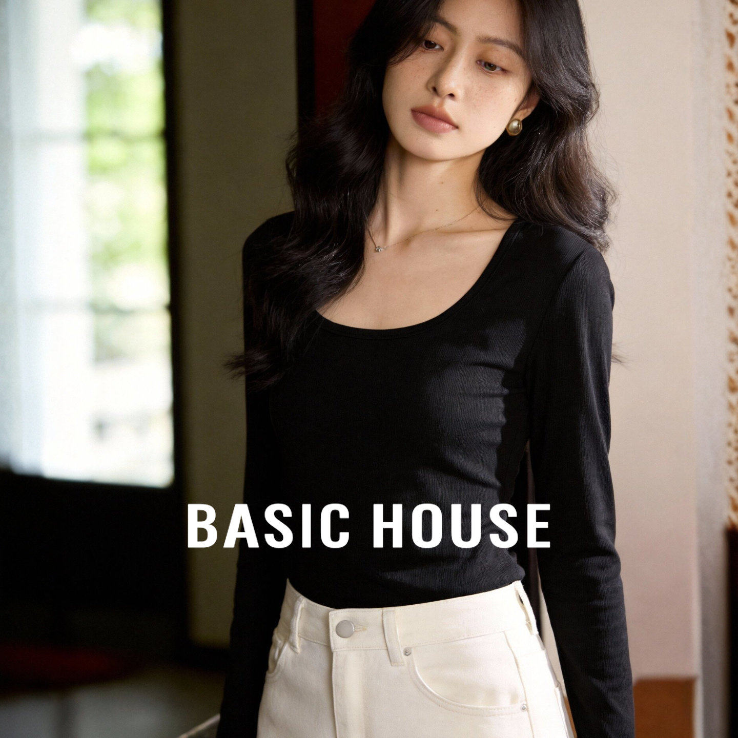 百家好黑色U领长袖T恤春季新款修身显瘦百搭内搭外穿基础款上衣女