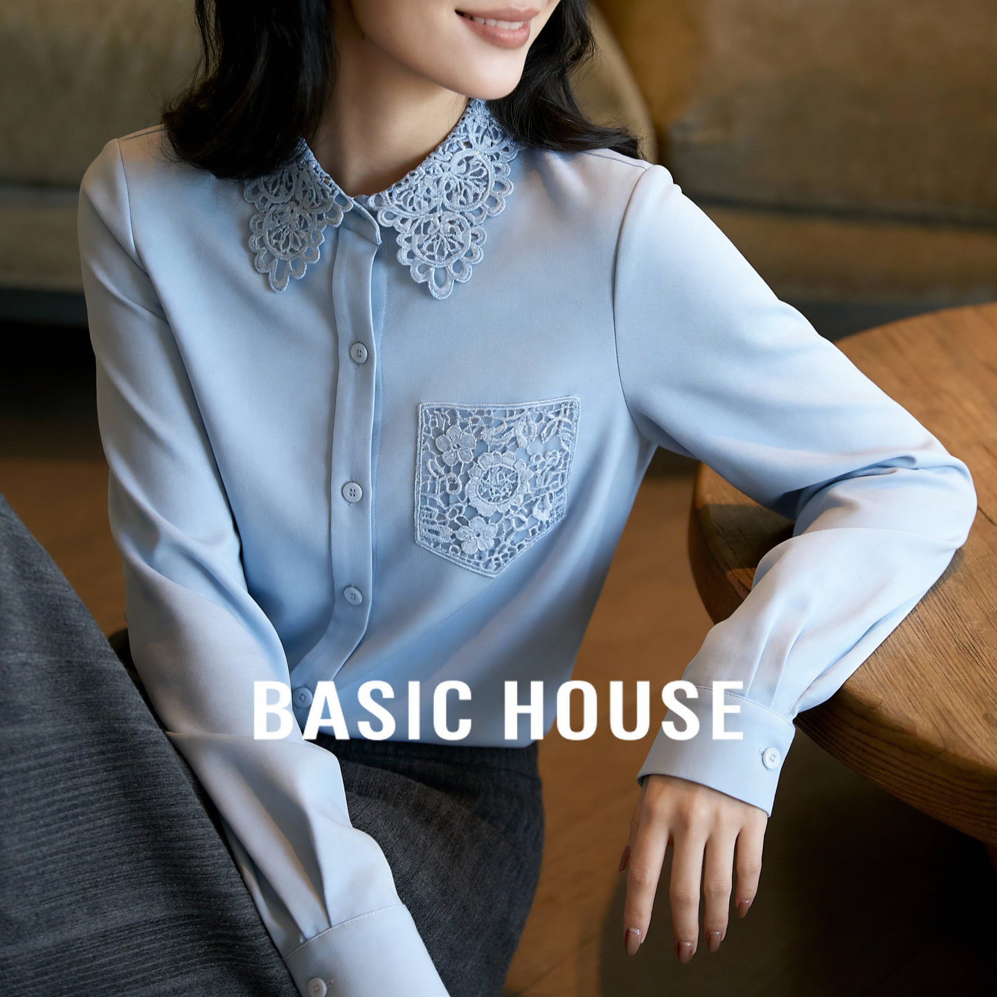 Basic House/百家好钩花拼接翻领口袋衬衫女新款法式花边气质衬衣