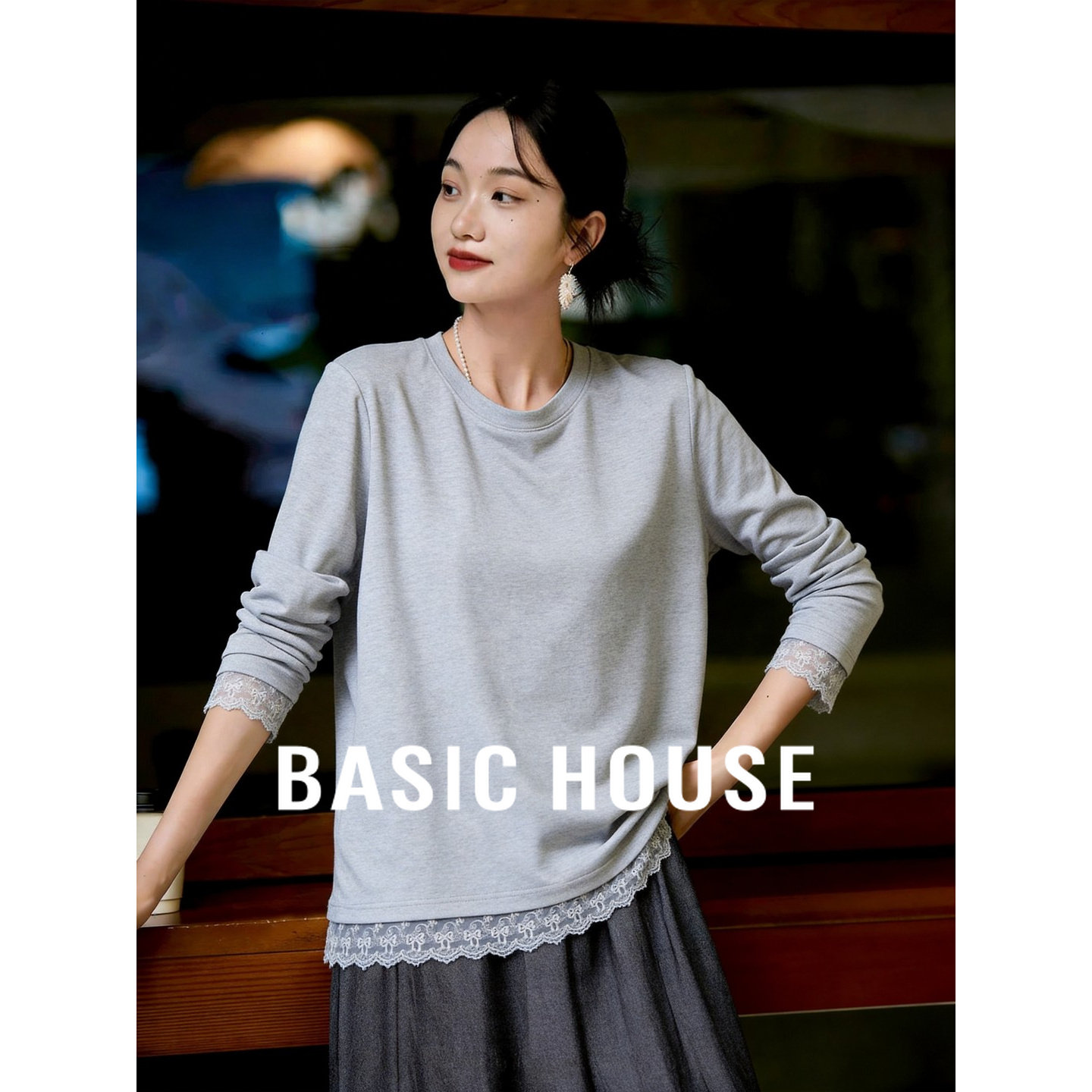 Basic House/百家好白色蕾丝拼接长袖T恤女春季修身显瘦百搭上衣