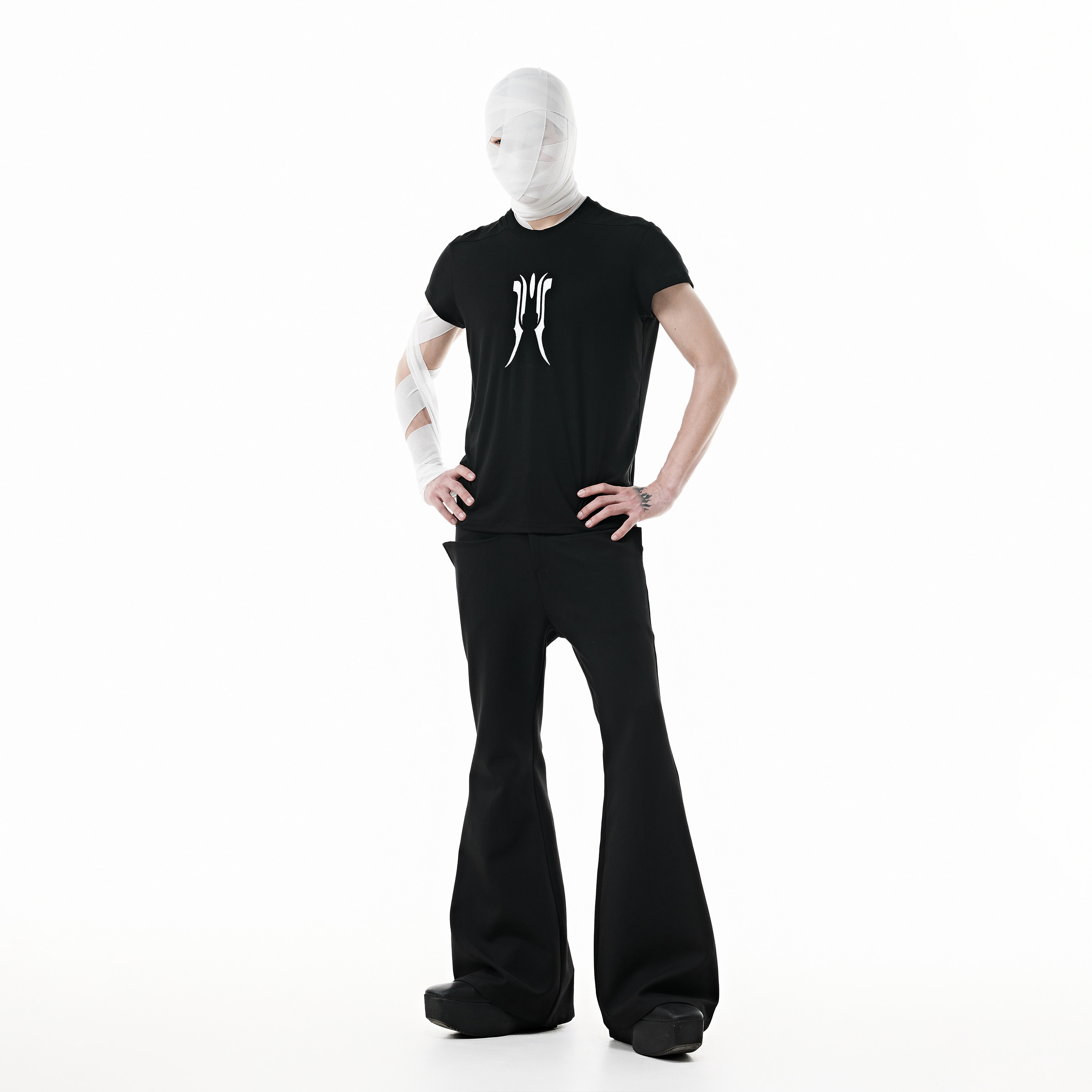 SCD crowd 2025夏 莱赛尔 暗黑先锋冰感修身短款情侣打底刺绣短袖