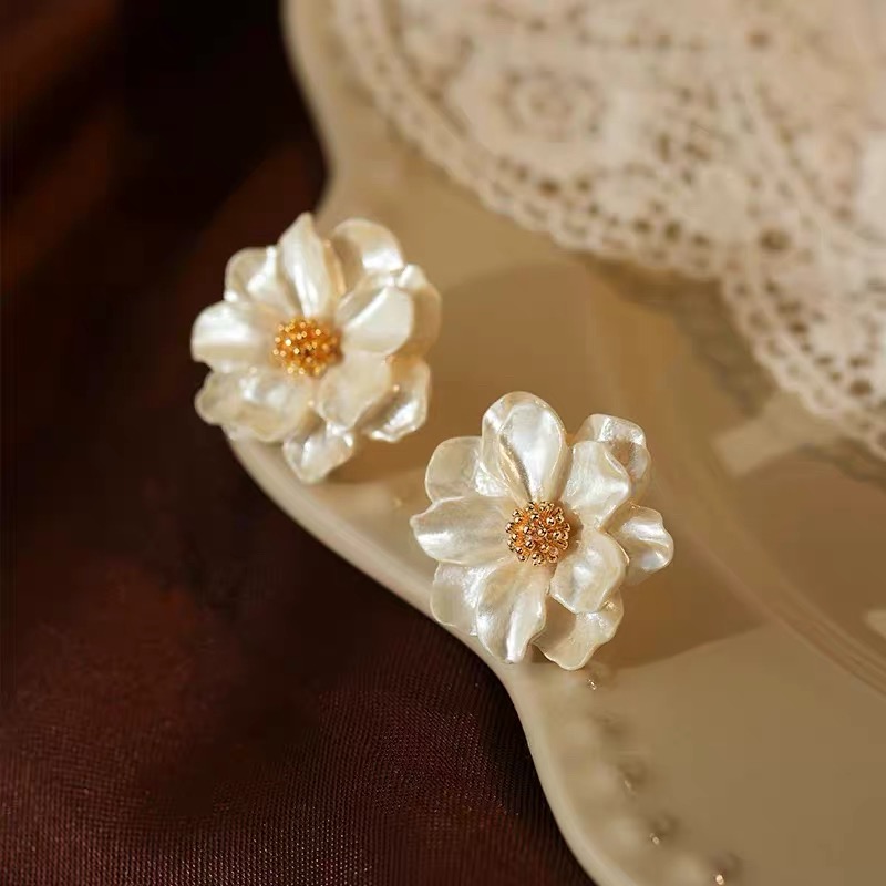 时尚百搭铜合金精品耳环