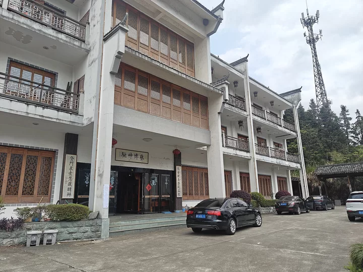 5月21日衢州市家具公司相关附属、机器设备、原材料等网络拍卖公告