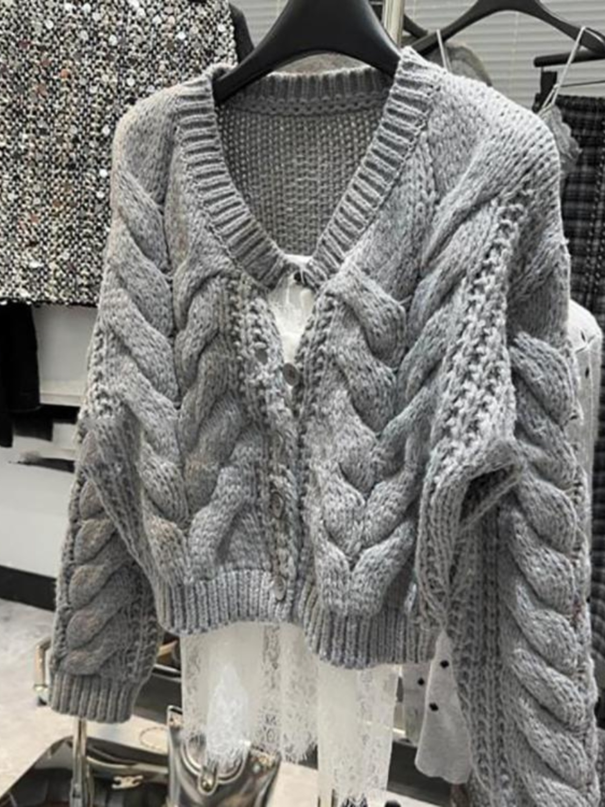 法式设计编织麻花慵懒风针织开衫垫肩高级感单排扣长袖上衣外套女