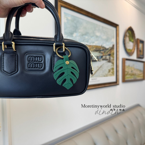 创意皮革龟背竹叶挂件包挂饰钥匙扣创意礼物小众简单树叶复古挂饰