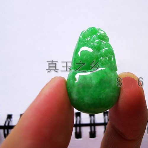 缅甸豆种满绿飘花翡翠色葫芦吊坠