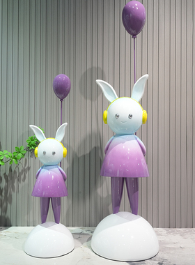 网红潮玩公仔酒店客厅卡通星球兔子雕塑落地样品屋展示中心前台摆