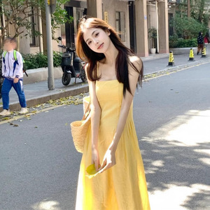 温柔风黄色吊带连衣裙女夏季海边度假风裙氛围感裙子气质a字长裙
