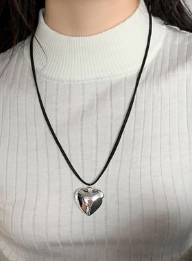 银色爱心项链毛衣链秋冬女小众锁骨链配饰高级感网红吊坠