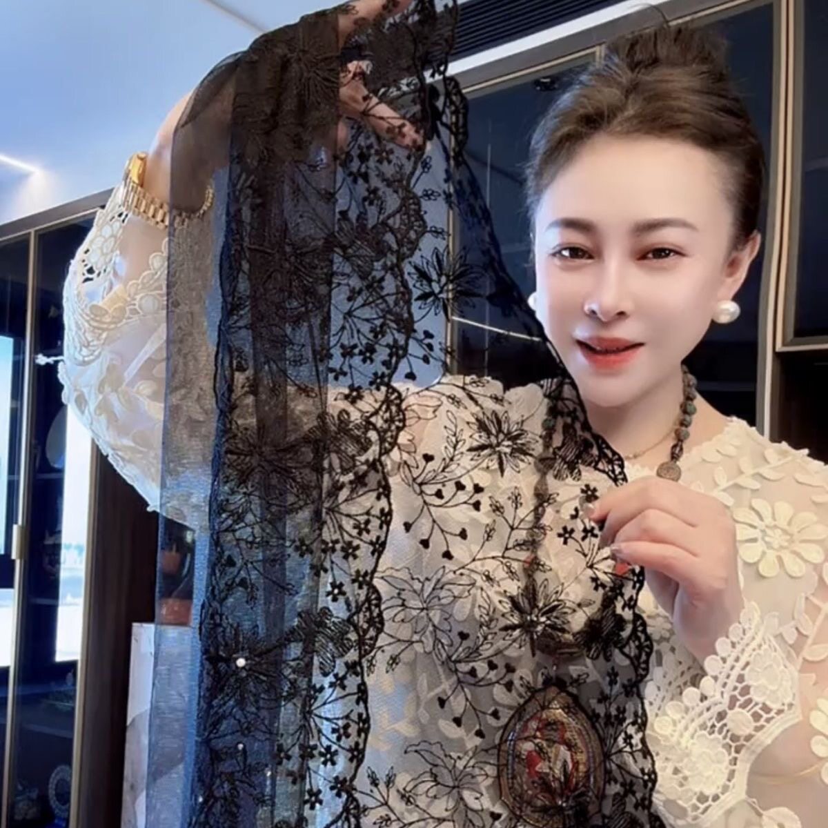 春夏新款韩版百搭蕾丝纱巾带钻优雅丝巾透气网纱刺绣长款围巾女士