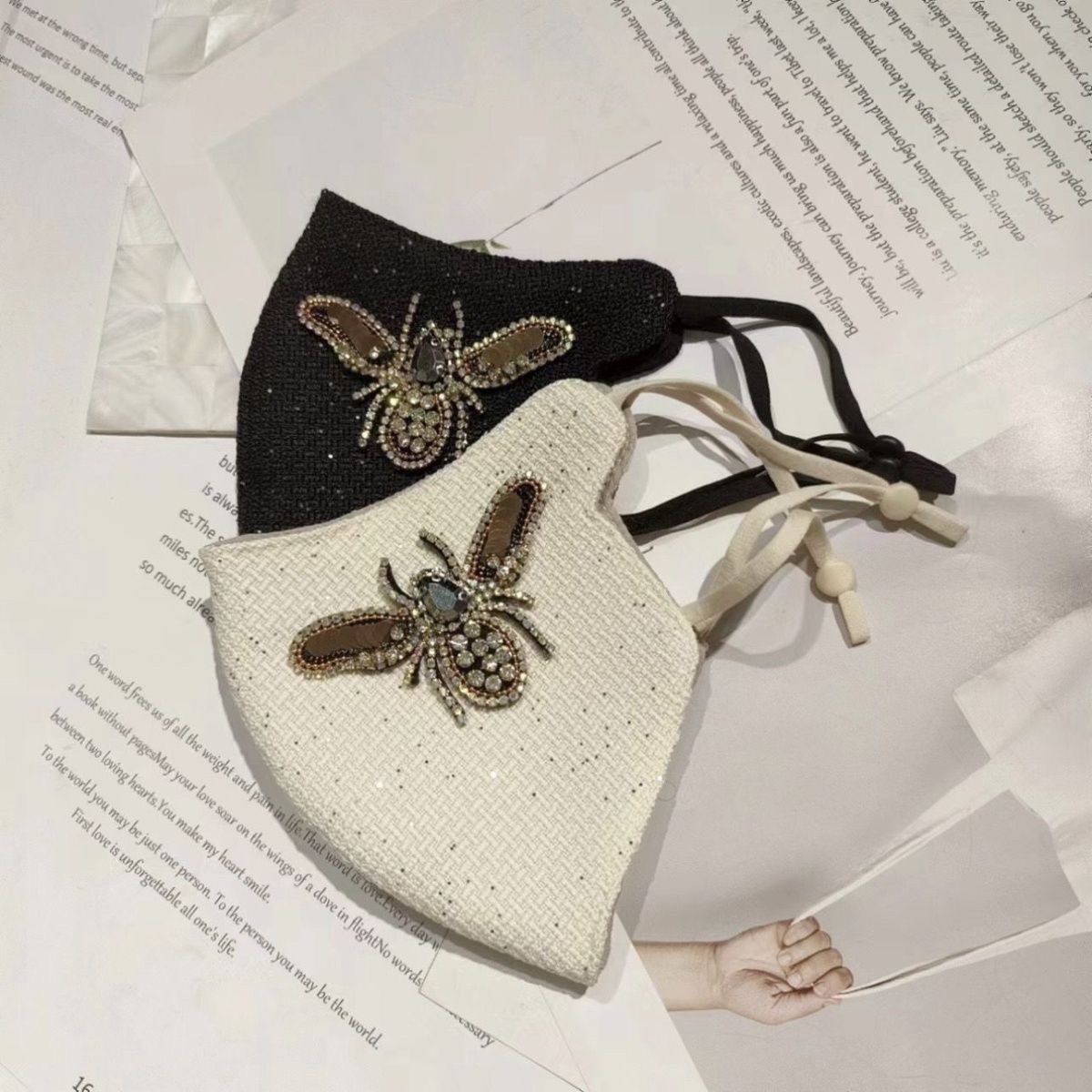 网红同款秋冬小香风大黄蜂小蜜蜂口罩可水洗可调节保暖爆款面招