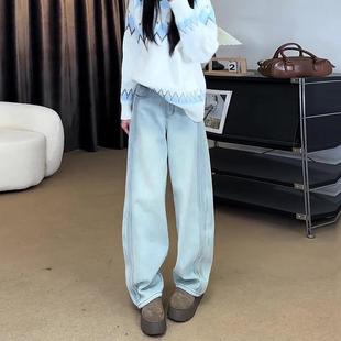 水洗浅蓝弯刀牛仔裤女2025新款冬季加绒加厚梨型身材小个子阔腿裤