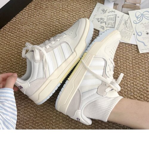 阿迪达斯女厚底马卡龙白色板鞋