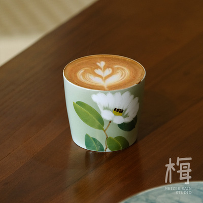 梅子和山谷|纯手绘茶花|拿铁杯