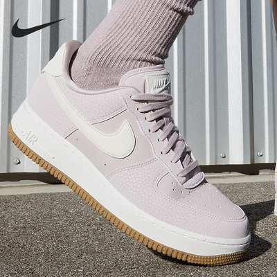 耐克女士耐穿时尚缓震板鞋