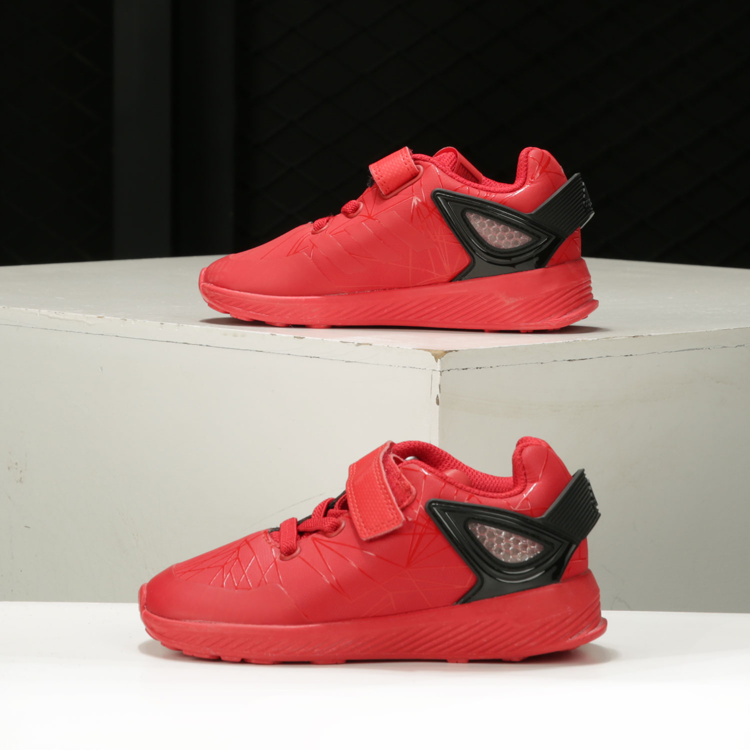 adidas阿迪达斯魔术贴跑步鞋