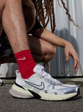 Nike/耐克正品V2K Run 男士新款复古耐磨运动鞋HJ4497-100