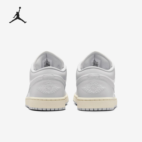 Nike/耐克正品JORDAN女士复古运动经典刺绣板鞋DC0774-103