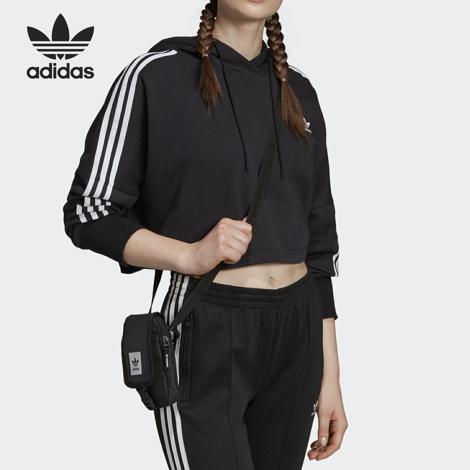 Adidas/阿迪达斯正品女子休闲时尚连帽短款宽松运动卫衣ED7554