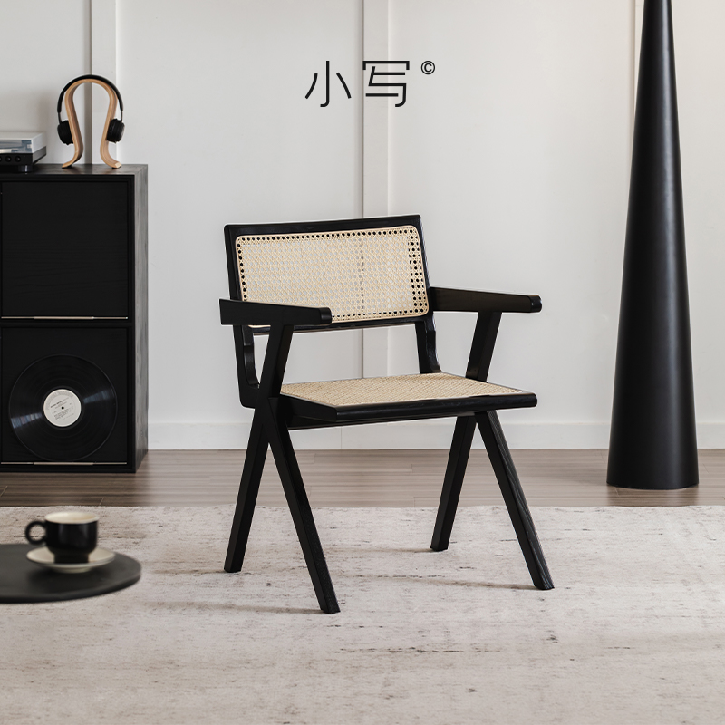 小写实木餐椅藤编椅有扶手黑色