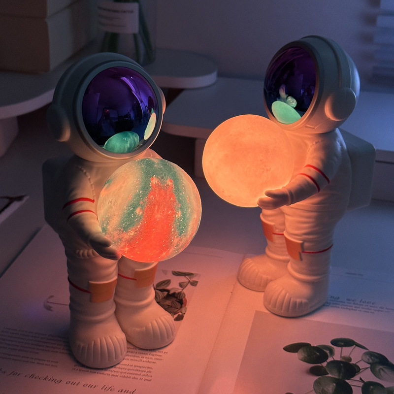 太空人怀抱星空蓝牙音箱梦幻月球桌面宇航员跨境爆款低音炮小音响