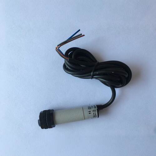 漫反射红外光电传感器 E3F-DS200C4 M18光电开关 最远2米 12V 24V