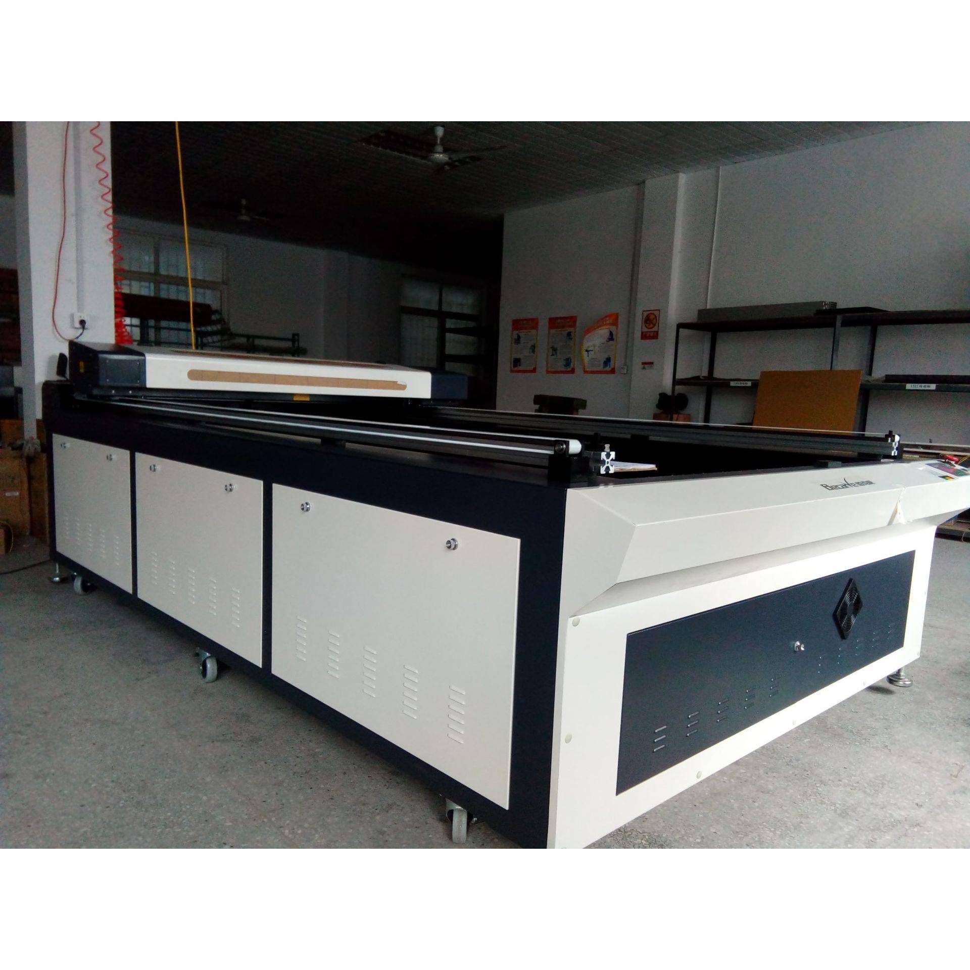 1325激光雕刻机广告木工切割机全自动巡边非金属密度板木板切割机