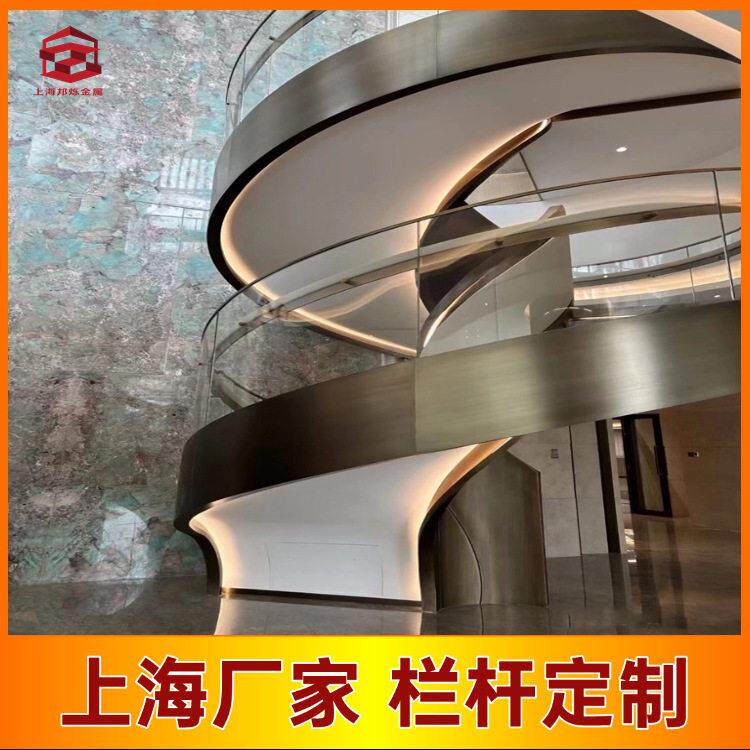 酒店复式旋转楼梯上海厂家制作简约弧形防滑卷板钢制螺旋楼梯定制