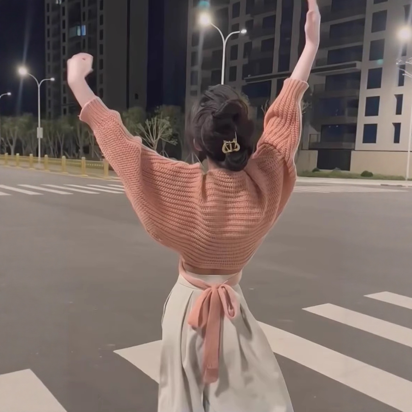 慵懒风软糯粉色V领针织毛衣女秋