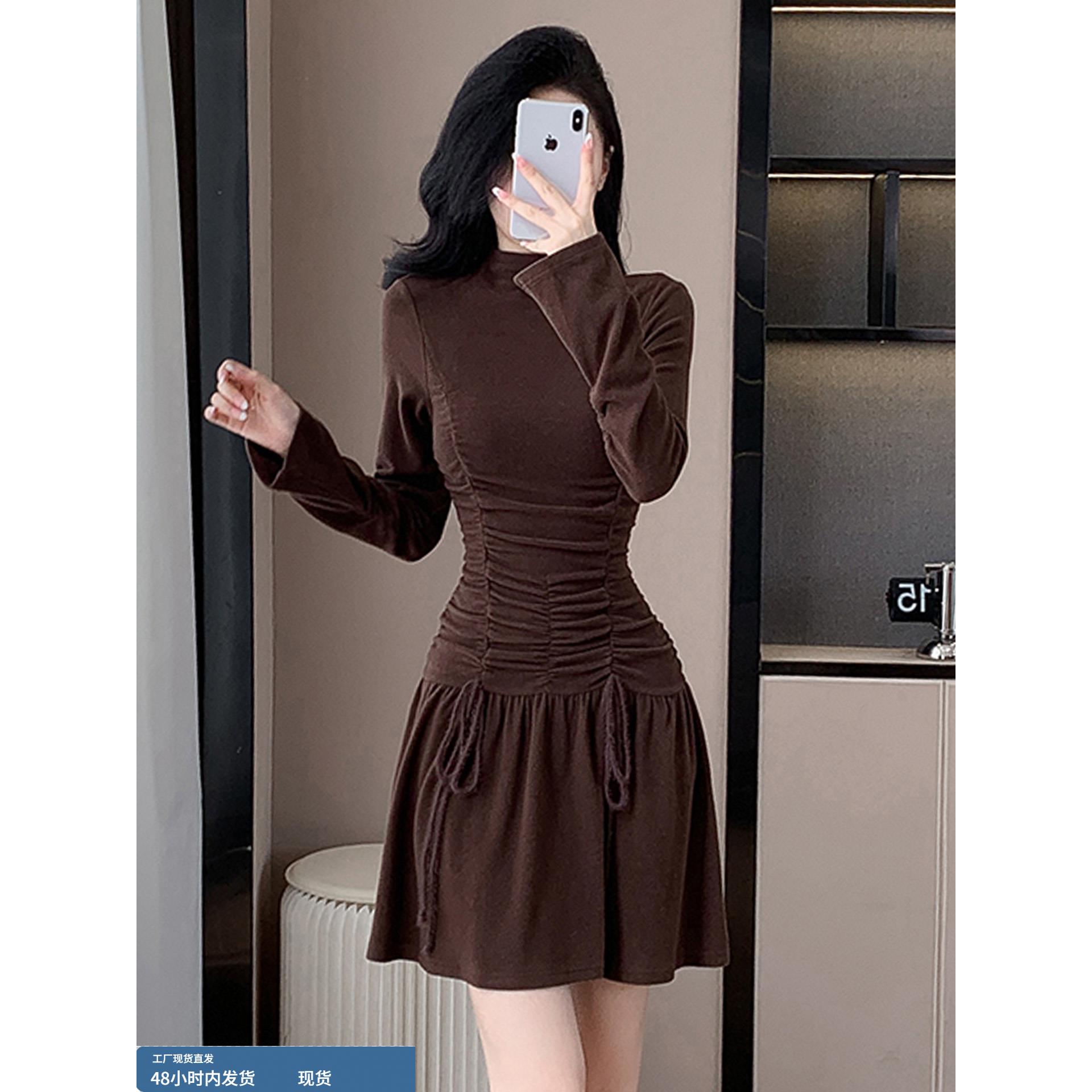 高级感修身短款抽褶针织连衣裙女2025秋冬新款抽绳内搭显瘦中长裙