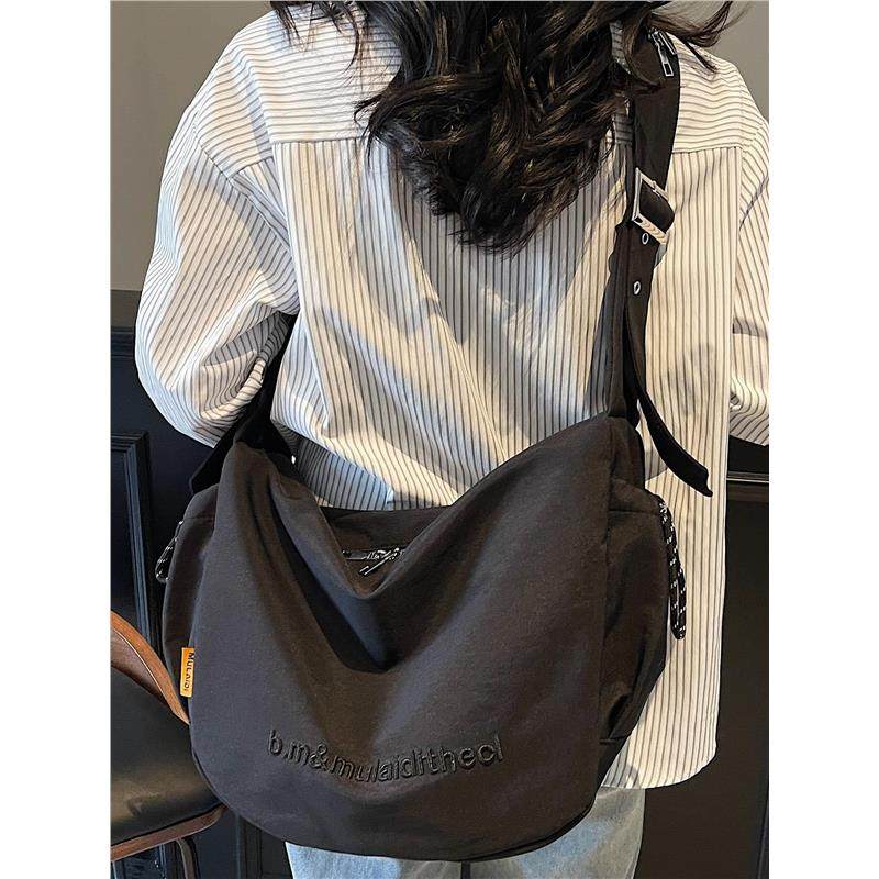 帆布包女士2026新款超火男士饺子包上班通勤字母大容量单肩斜挎包