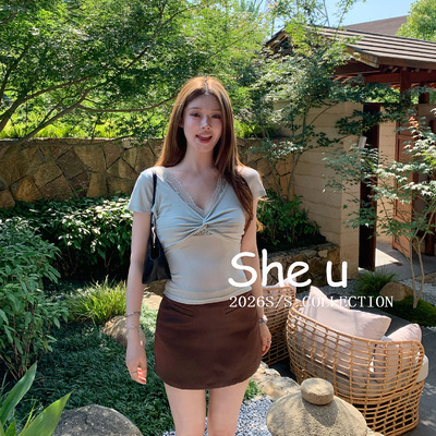 SHE U 少女纯欲甜辣风蕾丝拼接扭结T恤2026夏季新修身设计感上衣
