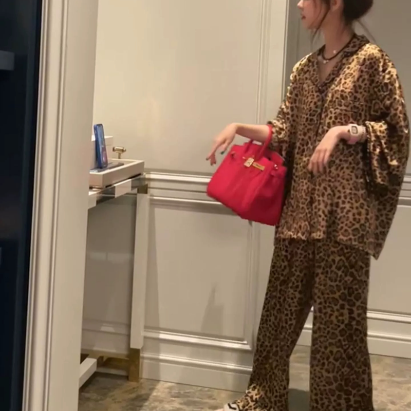 高级感奢华豹纹睡衣女款夏季复古宽松长袖长裤缎面冰丝家居服套装