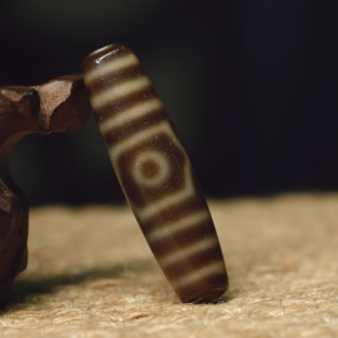 西藏至纯天珠宝盖三眼天珠玛瑙项链吊坠单株配饰油润包浆老珠子