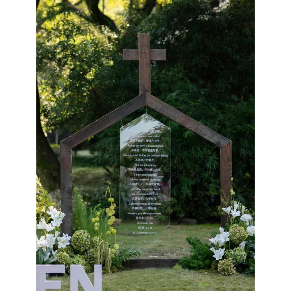 户外婚礼道具教堂建议木桩花门森林拱门礼物草坪场景布局交叉木框