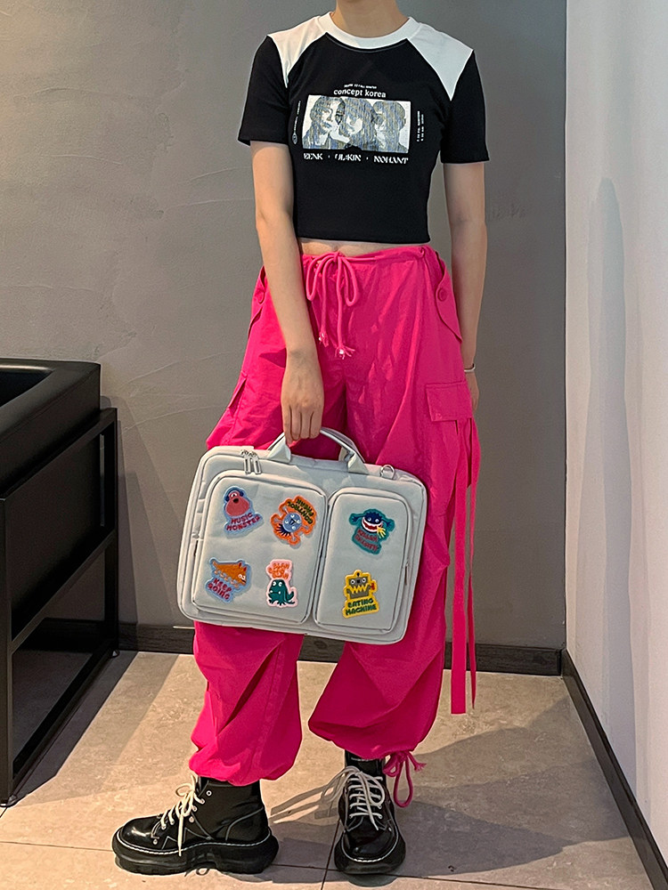 小众设计怪物贴布笔记本电脑包斜跨16寸女高颜值设计电脑文件手提收纳包适用于联想小新14Pro苹果MacBook14寸高性价比高么？