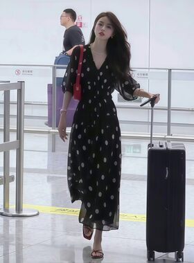 黑色波点连衣裙女夏2026新款大码气质收腰显瘦v领茶歇连身长裙子