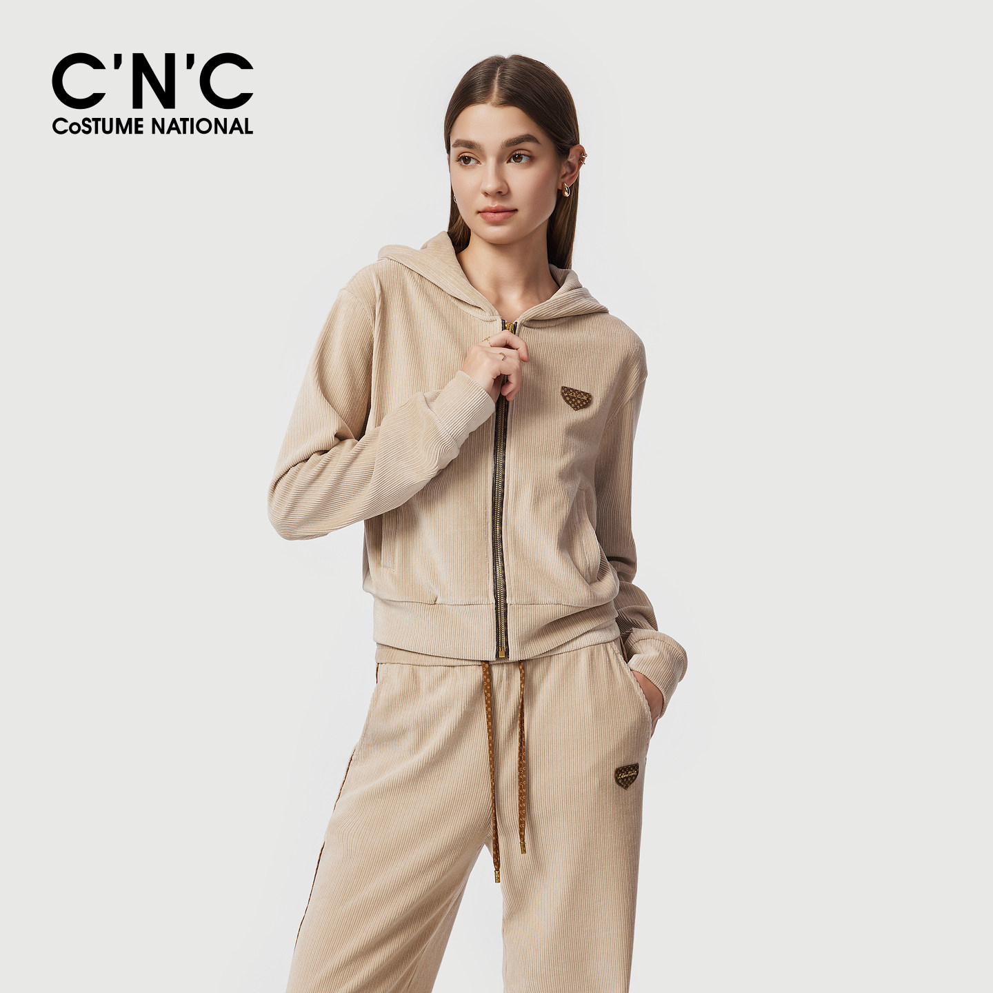 CNC女装灯芯绒连帽短外套秋冬品牌皮标美式运动风休闲短款夹克