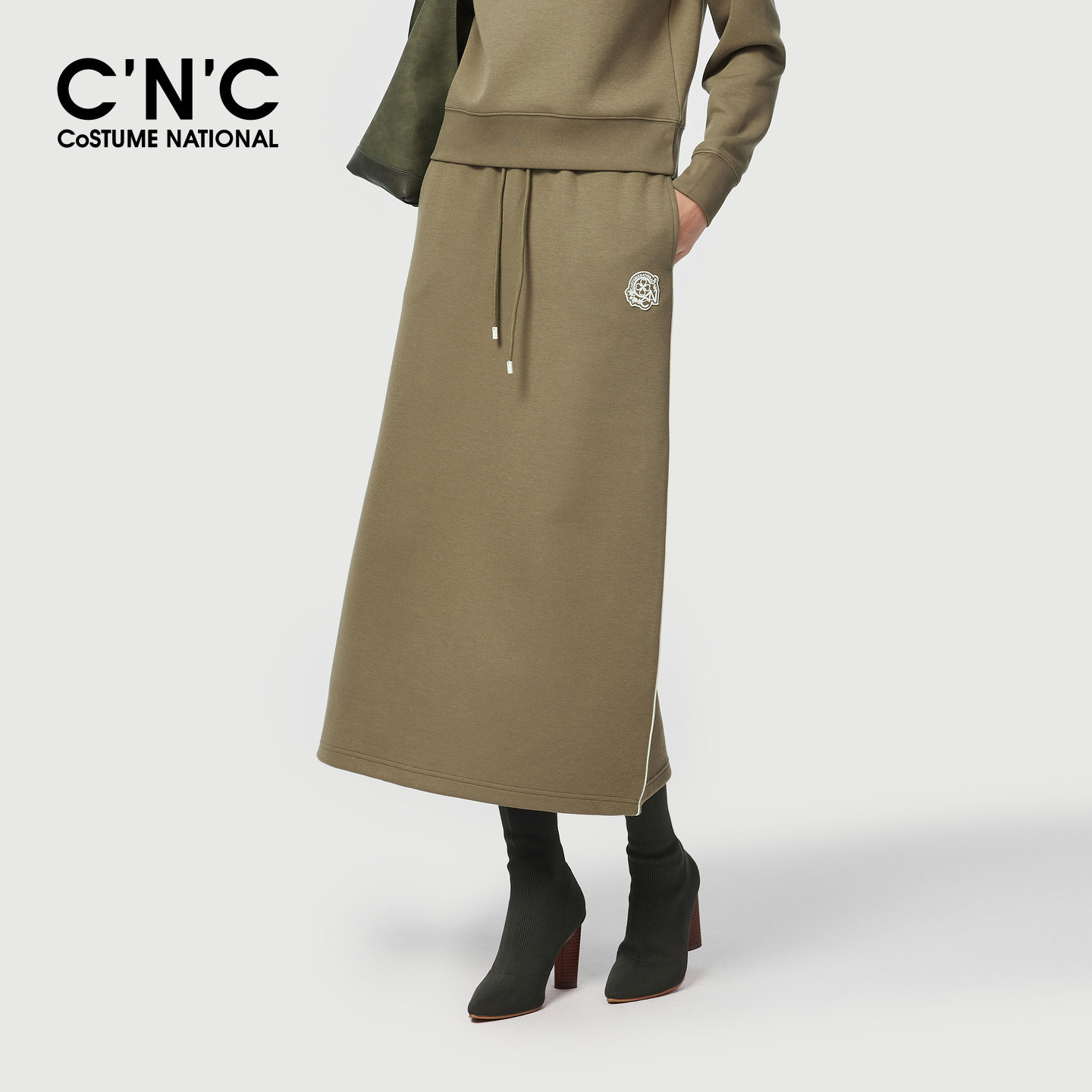 CNC女装抽绳裤腰绣花针织卫裙秋冬后开叉休闲半身裙A字裙