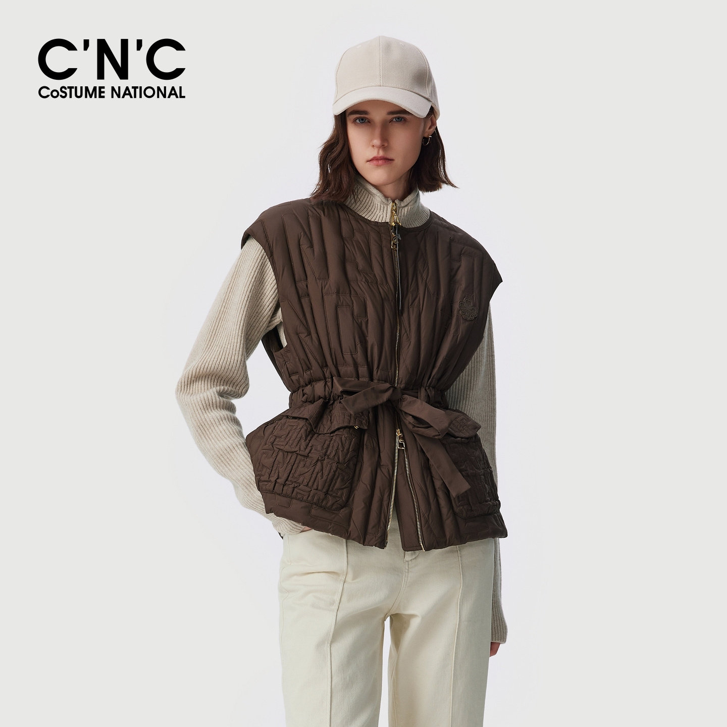 CNC咖色圆领收腰轻薄羽绒服马甲
