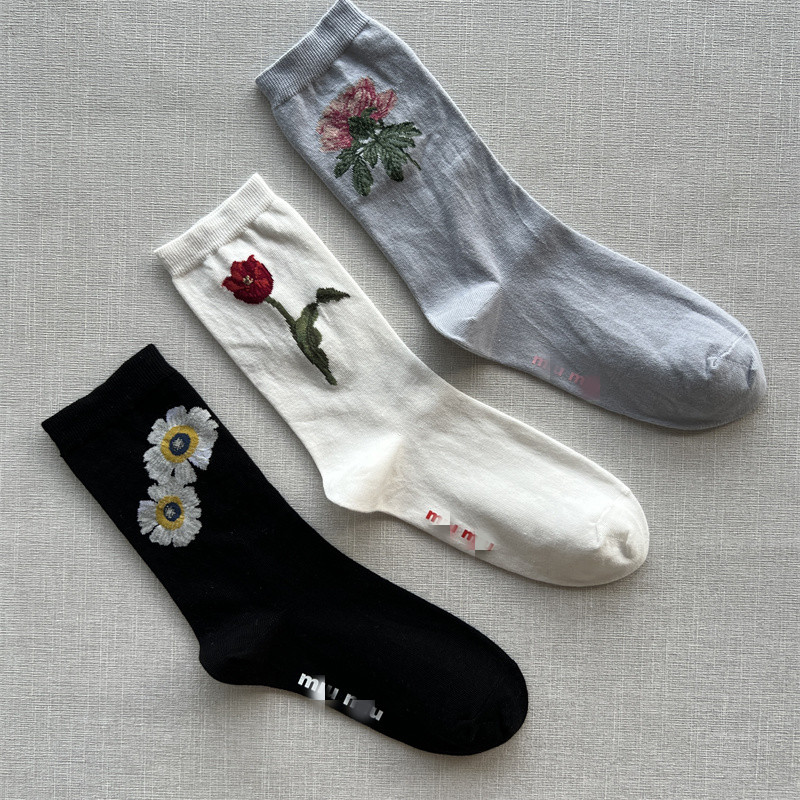 外贸袜子女日单众轻奢中筒袜女花卉提花刺绣日系袜甜美可爱女袜潮
