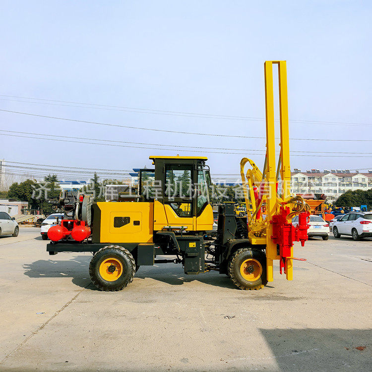 高速公路护栏打桩机 打桩拔桩钻孔一体化 自配空压机四驱钢管桩机