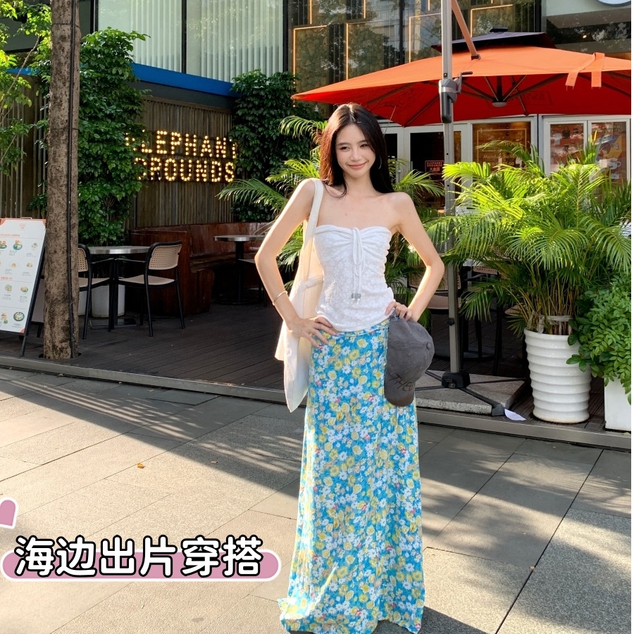 蓝色女夏海边出片穿搭度假风套装碎花半身裙法式抽绳抹胸背心上衣