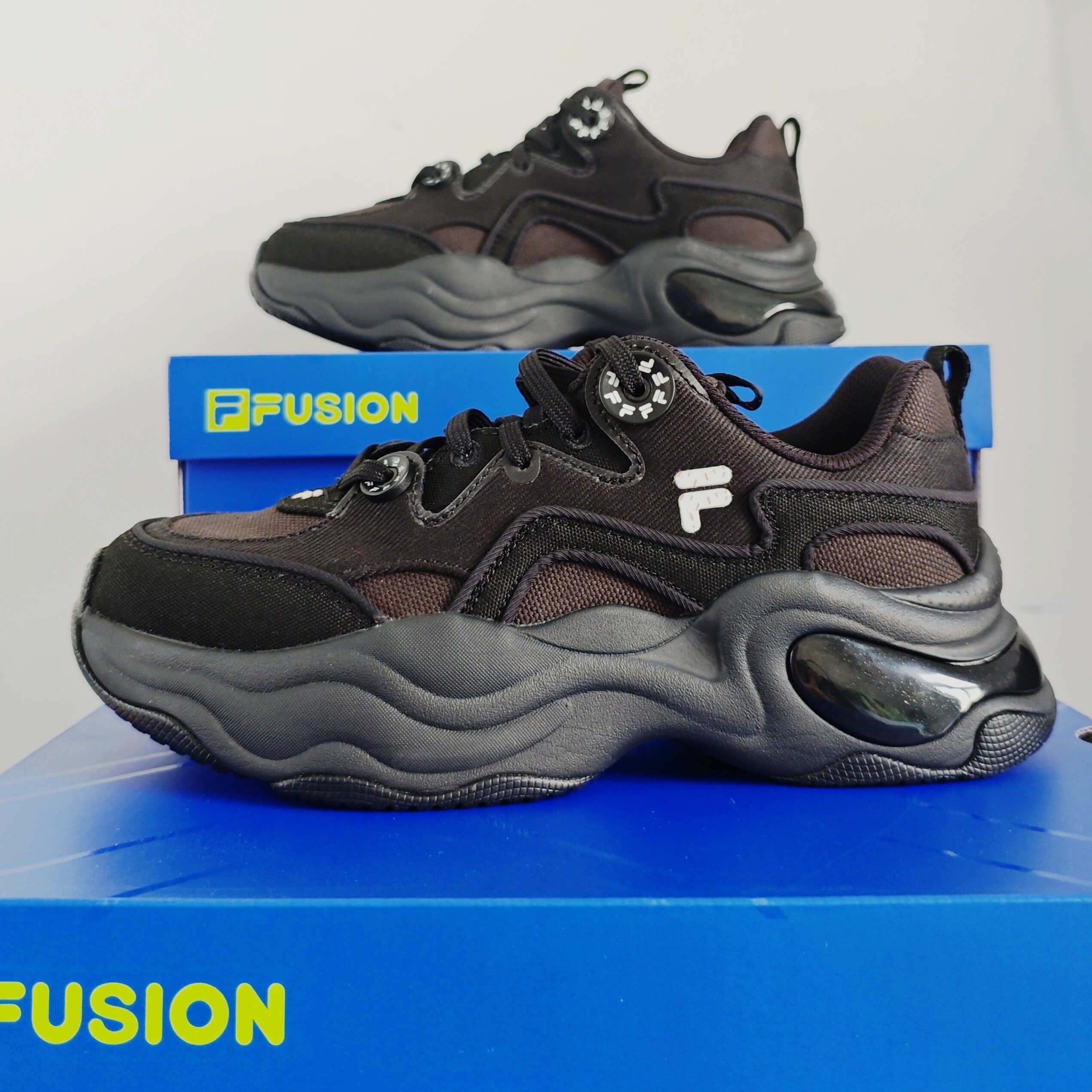 FILA FUSION斐乐潮牌泡泡鞋女款黑色时尚百搭休闲鞋T12W421004FBK
