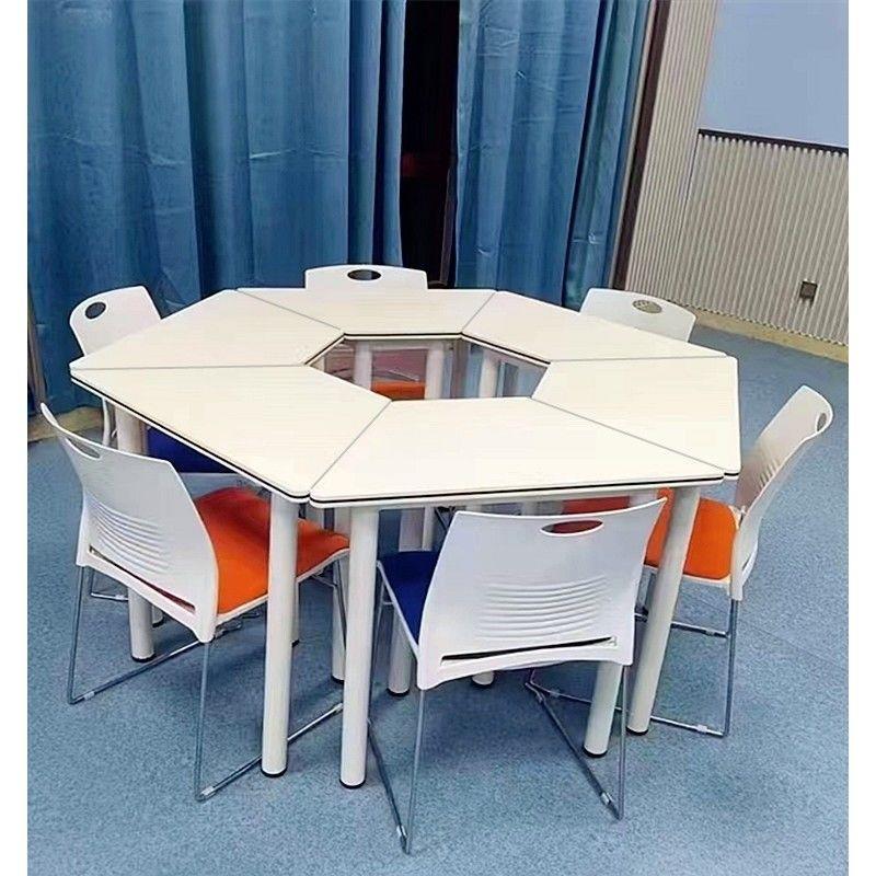 学校课桌椅中小学生团辅