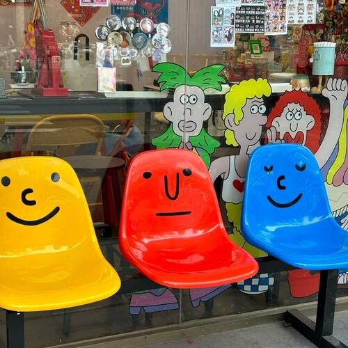 网红打卡塑料排椅室内外超市门口等候休息椅篮球场游泳馆公园户外
