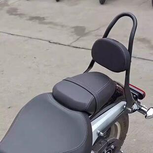 适用于 于力帆v400改装后尖弓靠背后靠靠弓坐垫靠背小尾翼配件